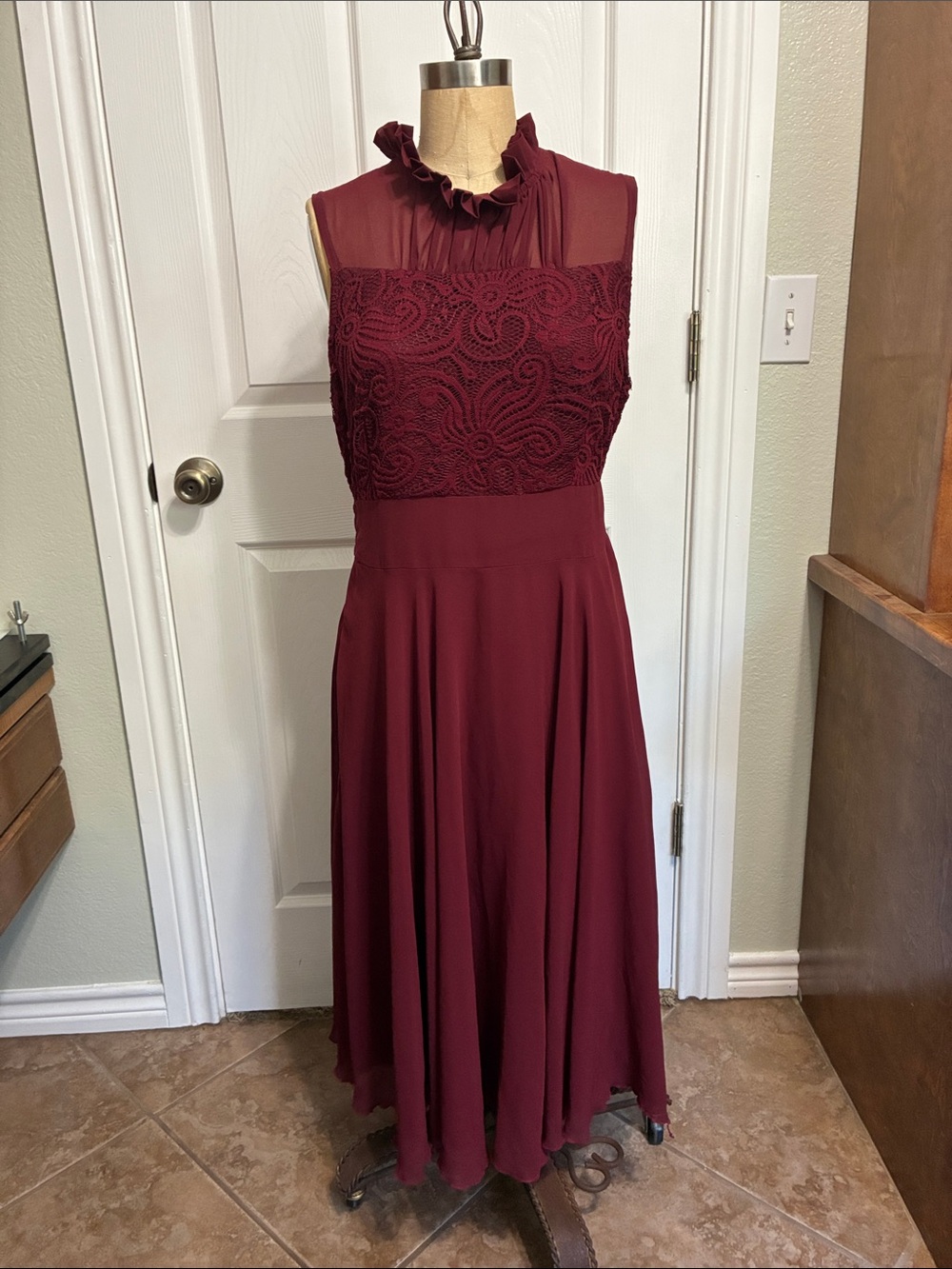 Sleeveless Burgundy Midi Dress with Lace Bodice and Ruffled Neck